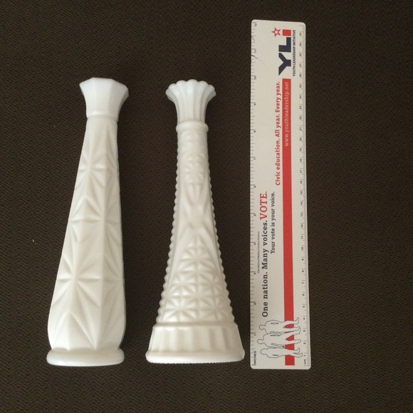 Vintage Milk glass bud vases - Picture 1 of 11